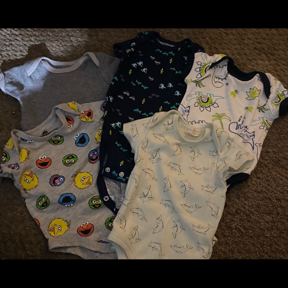 0 to 3 month onesies